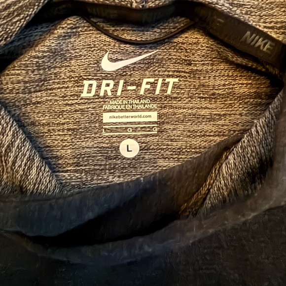 Men's Nike Sleeveless Hoodie - Picture 2 of 4